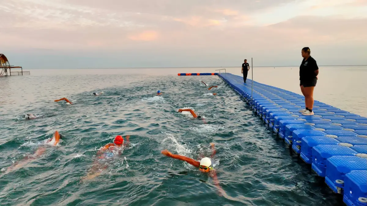 BERSEMANGAT: Pengurus Cabor Triathlon terus memperkuat atletnya. (ARTA KUSUMA YUNANDA/BP)