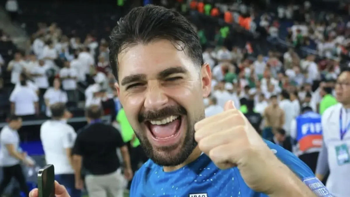 Frans Putros saat merayakan kelolosan Irak ke Piala Dunia 2026 usai kemenangan dramatis di Meksiko. HP miliknya yang sempat hilang sudah ditemukan. (Instagram: @fransputros)