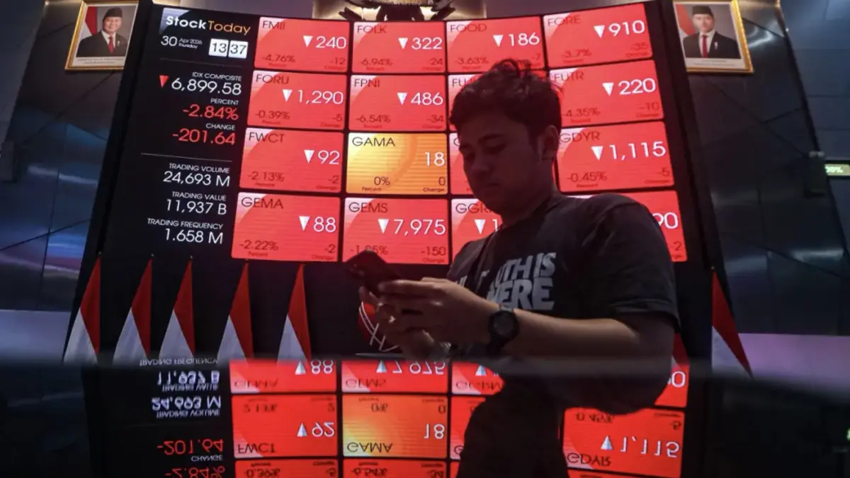 Layar menampilkan pergerakan Indeks Harga Saham Gabungan (IHSG) di Bursa Efek Indonesia, Jakarta, Kamis (30/4/2026). (Salman Toyibi/Jawa Pos)
