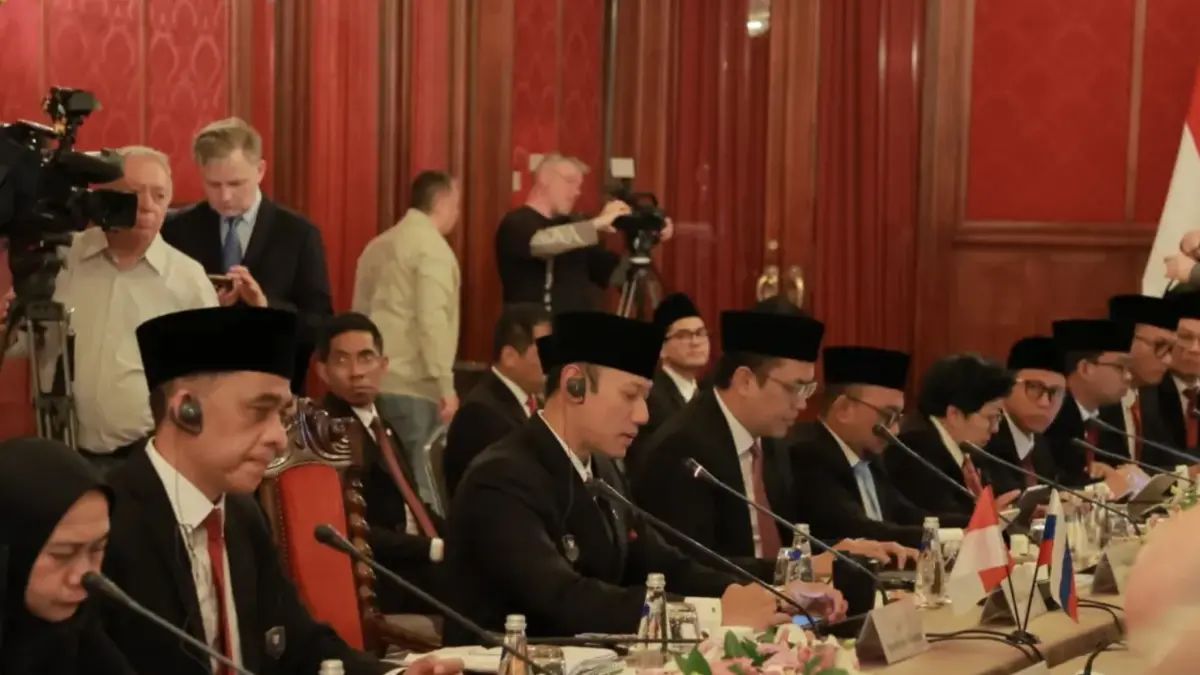 Menteri Koordinator Bidang Infrastruktur dan Pembangunan Kewilayahan, Agus Harimurti Yudhoyono (AHY),dengan Penasihat Presiden sekaligus Ketua Dewan Maritim Rusia, Nikolai Patrushev, di Moskow, Senin (1/6). (Istimewa)