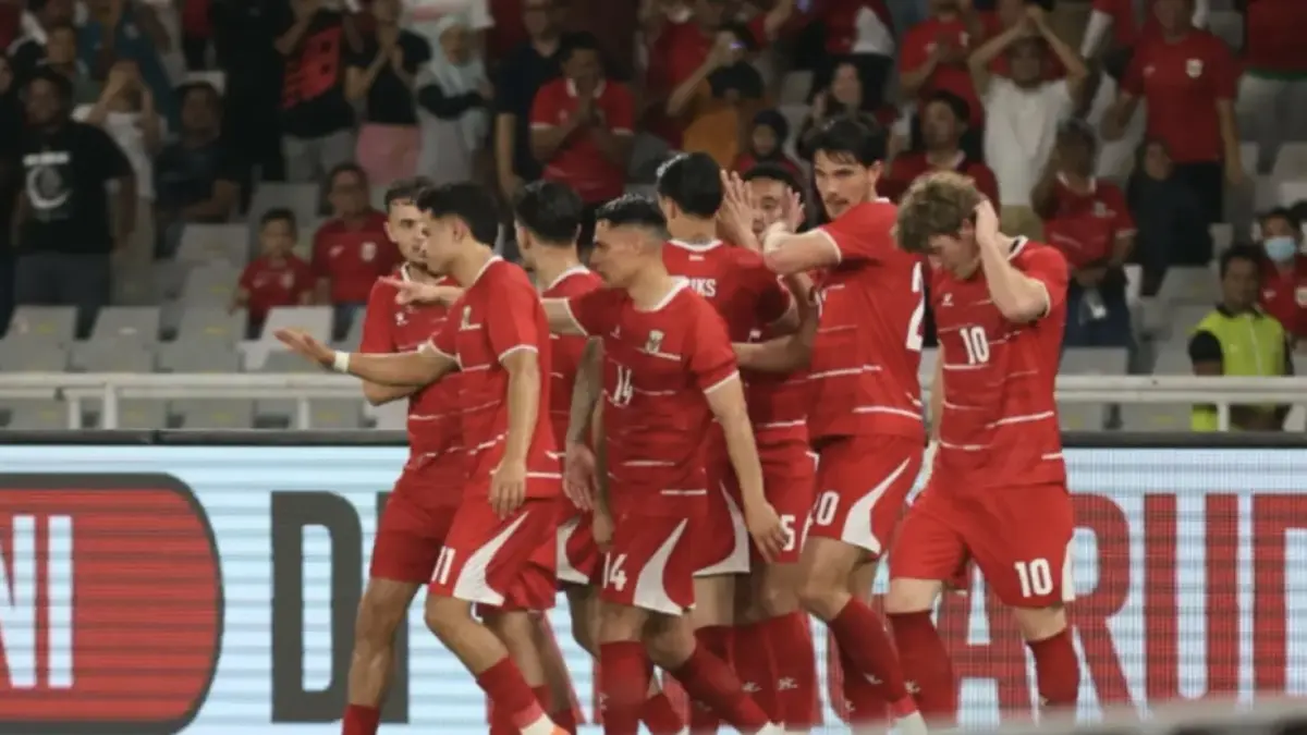 Selebrasi para pemain Timnas Indonesia usai membobol gawang Oman pada Pertandingan FIFA Matchday di Stadion Utama Gelora Bung Karno, Jakarta, Kamis (5/6/2026). (Dery Ridwansah/JawaPos.com)
