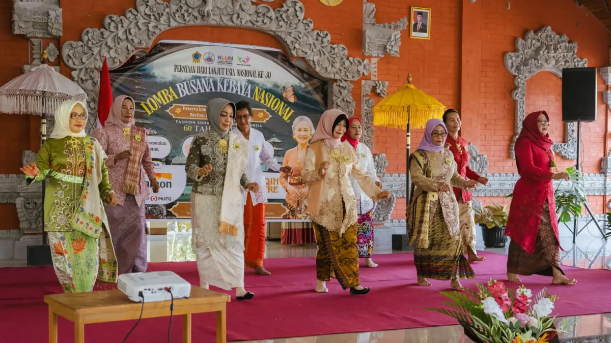 LOMBA KEBAYA: Lansia 60 tahun ke atas mengikuti Lomba Budaya Kebaya Nasional. (PEMKAB BULUNGAN)