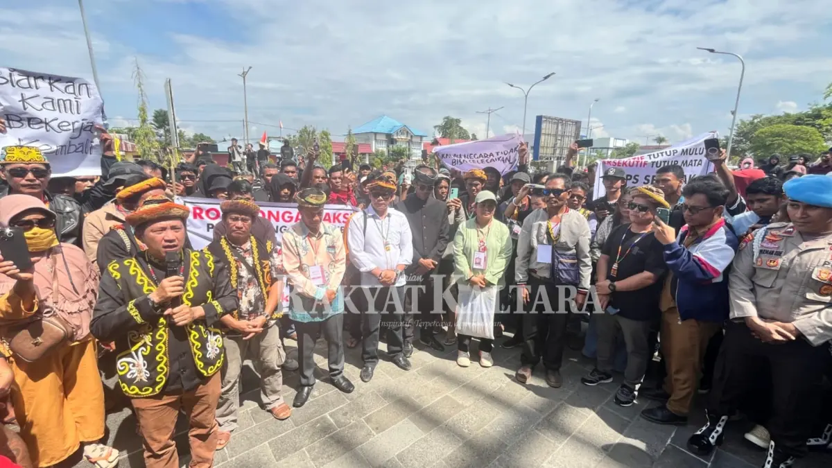 AKSI UNJUK RASA: Aliansi Masyarakat Sekatak menuntut hak-hak masyarakat yang selama ini menggantungkan hidup pada pemanfaatan sumber daya alam di Kecamatan Sekatak, Kabupaten Bulungan. (FAISAL/HRK)