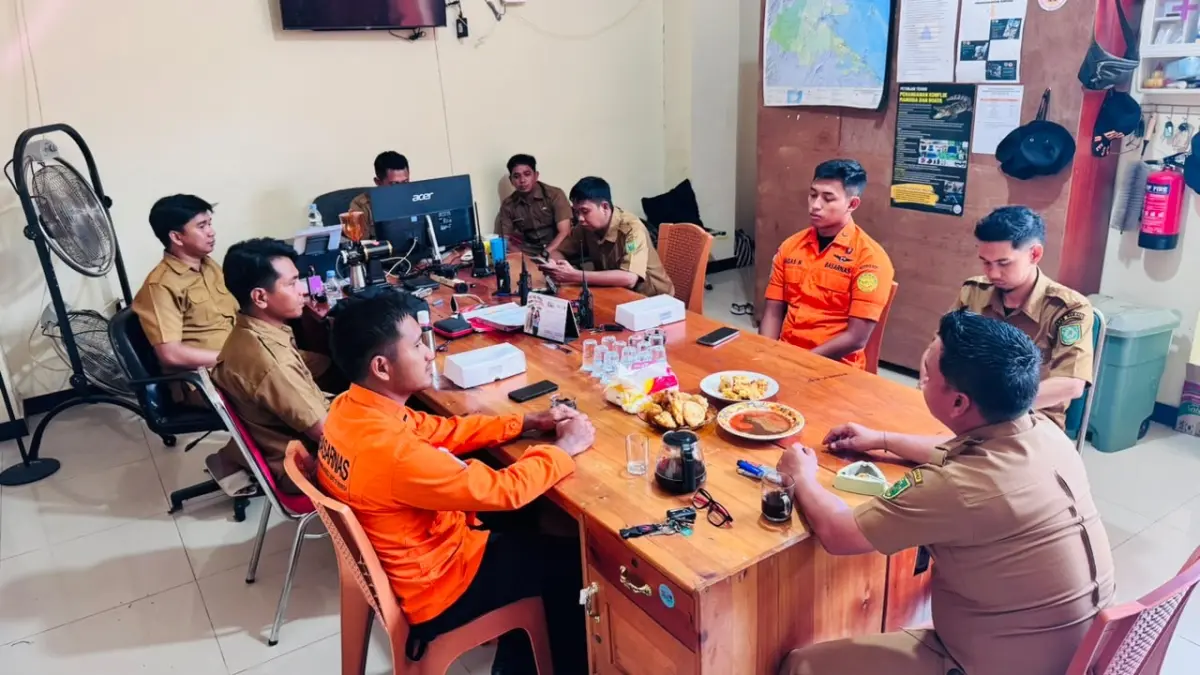 BERKOORDINASI: BPBD Berau bersama dengan tim gabungan saat melakukan koordinasi terkait dengan waspada tsunami yang terjadi di Kabupaten Berau. (BPBD BERAU UNTUK BERAU POST)