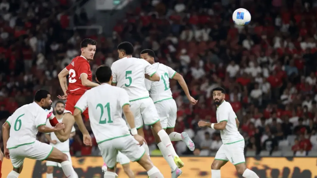 Gol sundulan dari Justin Hubner ke gawang Oman pada Pertandingan FIFA Match Day di Stadion Utama Gelora Bung Karno, Jakarta, Kamis (5/6/2026). (Dery Ridwansah/ JawaPos.com)