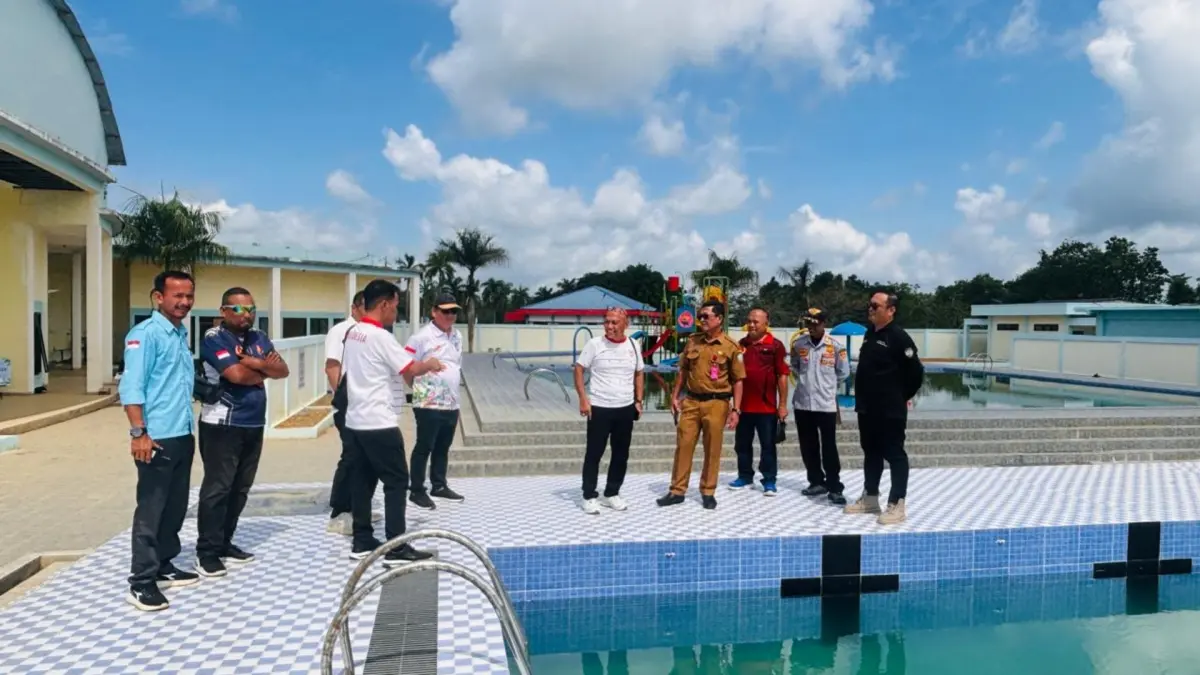 TINJAU VENUE: Panitia Porprov II Kaltara saat meninjau venue yang akan digunakan untuk pertandingan, beberapa waktu lalu. (KONI KALTARA UNTUK HRK)