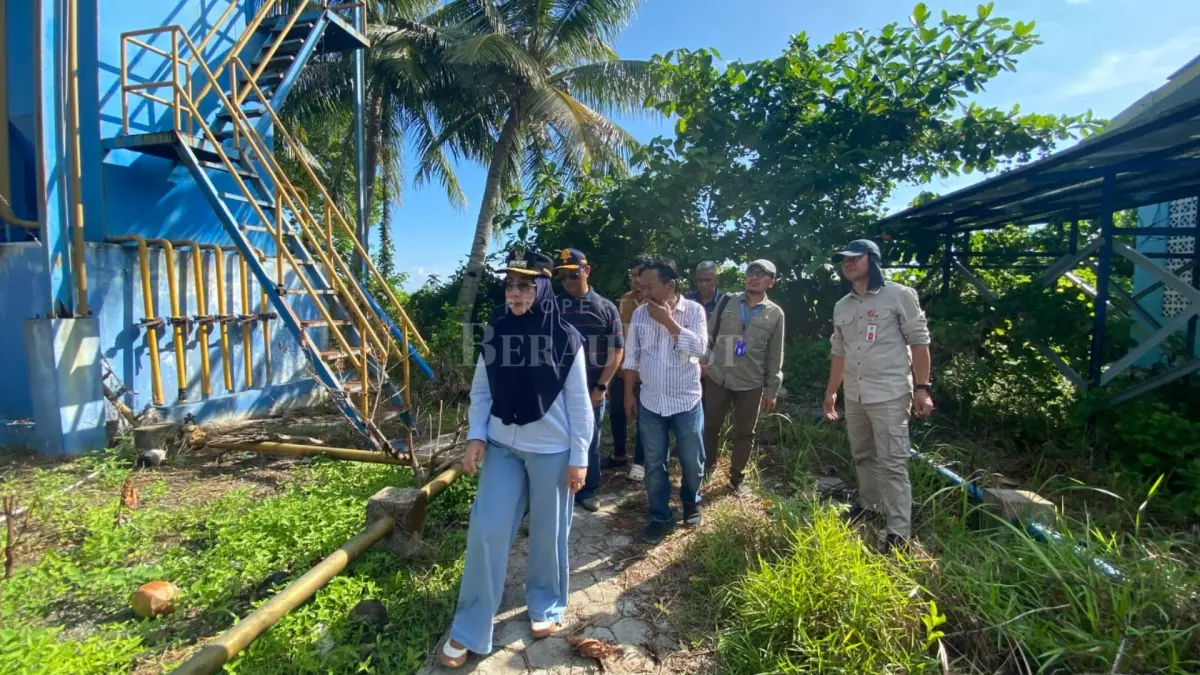 AKAN DIPINDAH: Pemkab Berau berencana memindah instalasi air yang berada di kawasan Kantor Camat Maratua ke samping embung Maratua yang berada di Kampung Payung-payung. (MARNI/BP)