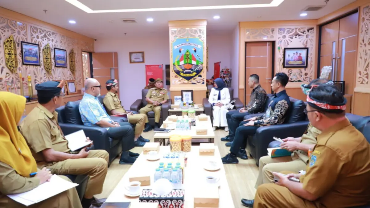 AUDIENSI: Gubernur Kaltara, Zainal A. Paliwang, menerima kunjungan kerja Kepala Kantor Wilayah Kementerian HAM Kaltimtara, Dr. Umi Laili, beserta jajaran. (DKISP KALTARA)