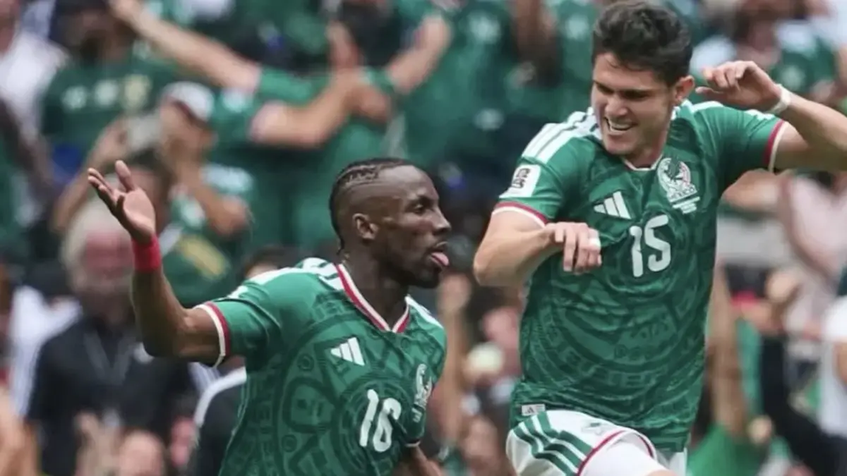 Julian Quinones merayakan gol pembuka Piala Dunia 2026 yang membawa Meksiko unggul 1-0 atas Afrika Selatan di Estadio Azteca. (Instagram: @miseleccionmx)