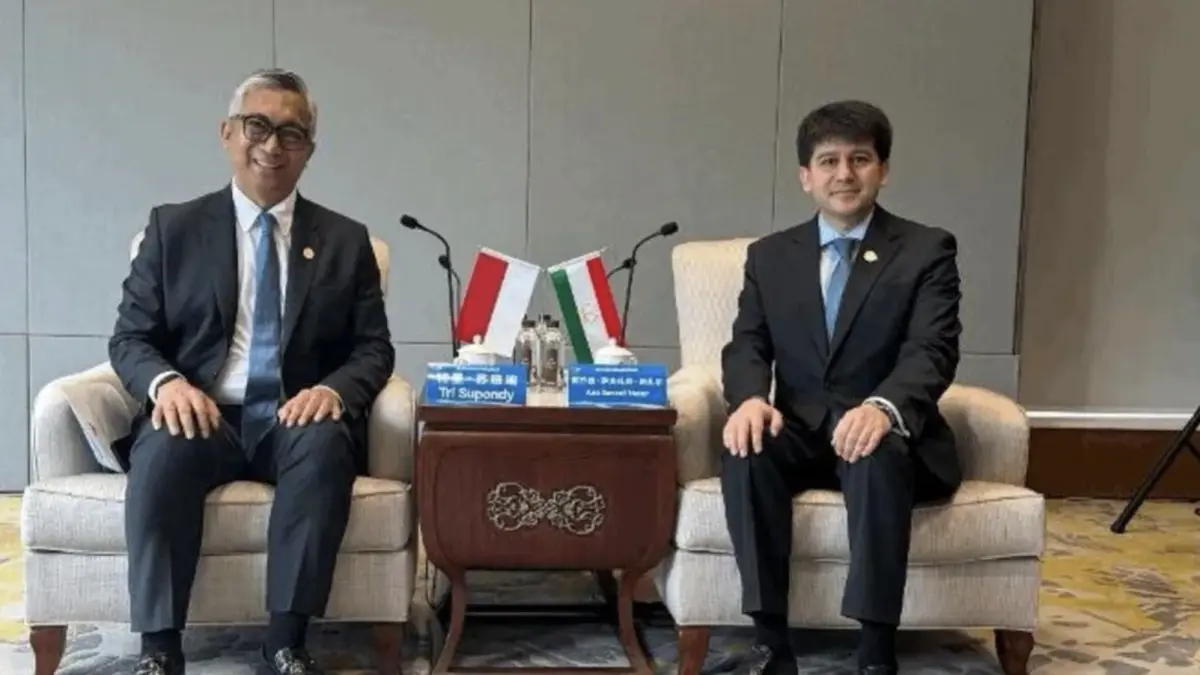 Dirjen KPAII Kemenperin, Tri Supondy (kiri) bersama Wakil Menteri Perindustrian dan Teknologi Baru Republik Tajikistan, Aziz Nazar saat bilateral meeting Indonesia-Tajikistan dalam rangkaian acara BRICS Forum on Partnership on New Industrial Revolution (PartNIR) 2026 di China, Kamis (28/5/2026). (ANTARA)