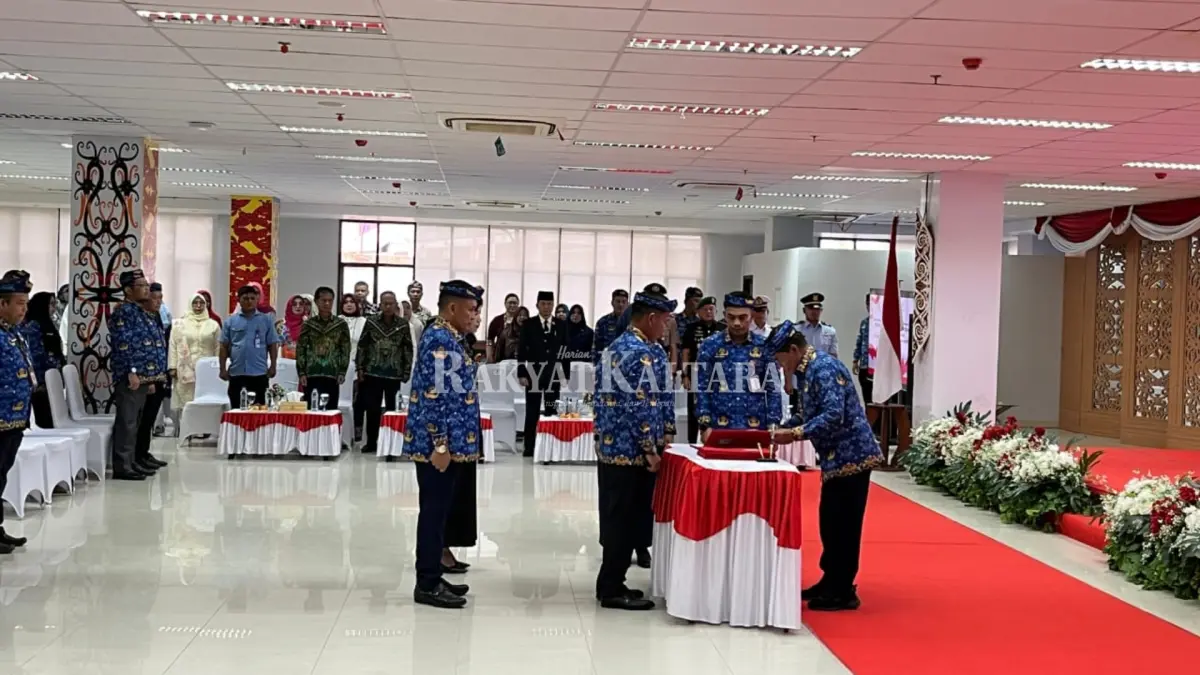 DILANTIK: Proses pelantikan Jabatan Tinggi Pratama yang dilakukan langsung Gubernur Kaltara Zainal Arifin Paliwang, beberapa waktu lalu.&nbsp; (HRK)