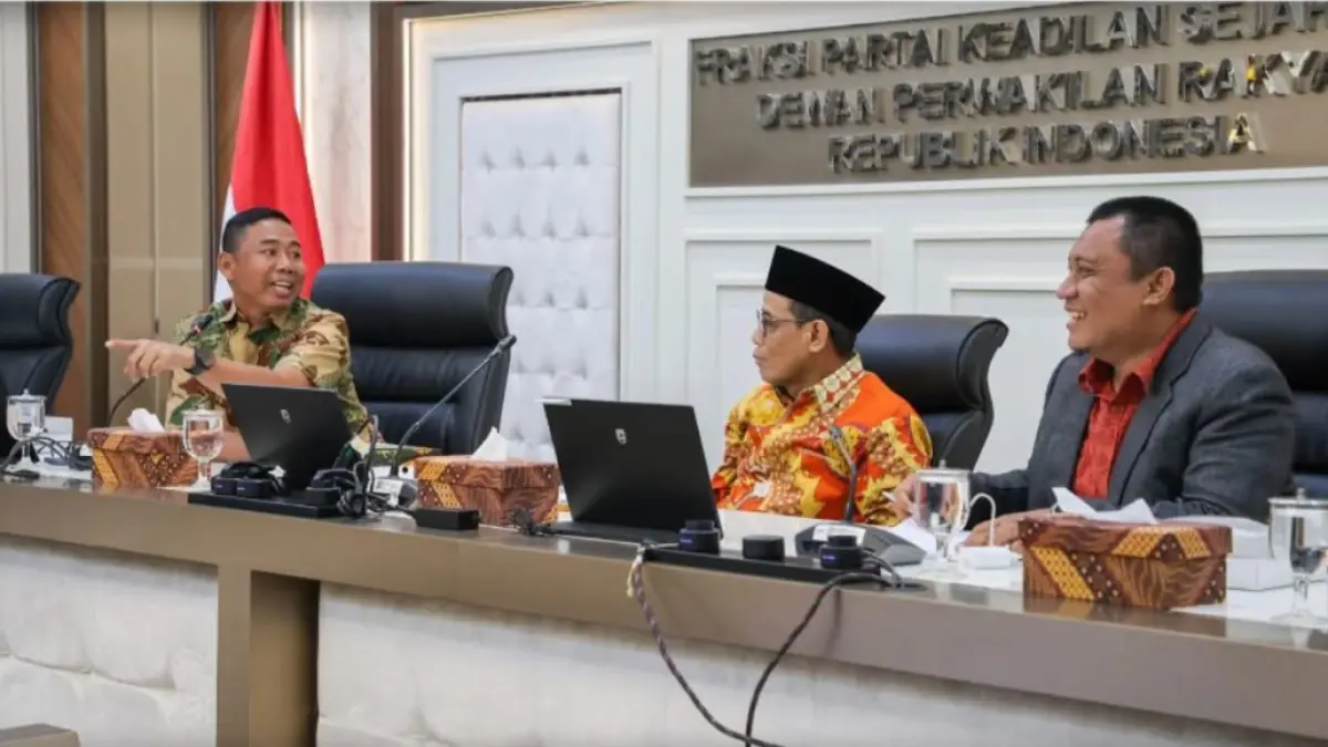 BUTUH DUKUNGAN: Wakil Ketua DPRD Kaltara Muddain (paling kiri) saat kunjungan ke DPR RI untuk menyampaikan sejumlah aspirasi. (DPRD KALTARA)