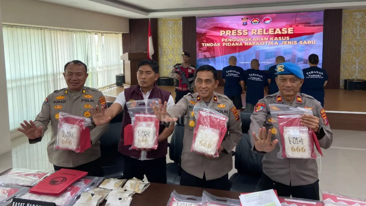 DIAMANKAN: Polres Berau saat melakukan pres rilis atas kasus pengungkapan narkoba seberat lebih dari 8 kg. (ARTA KUSUMA YUNANDA/BP)