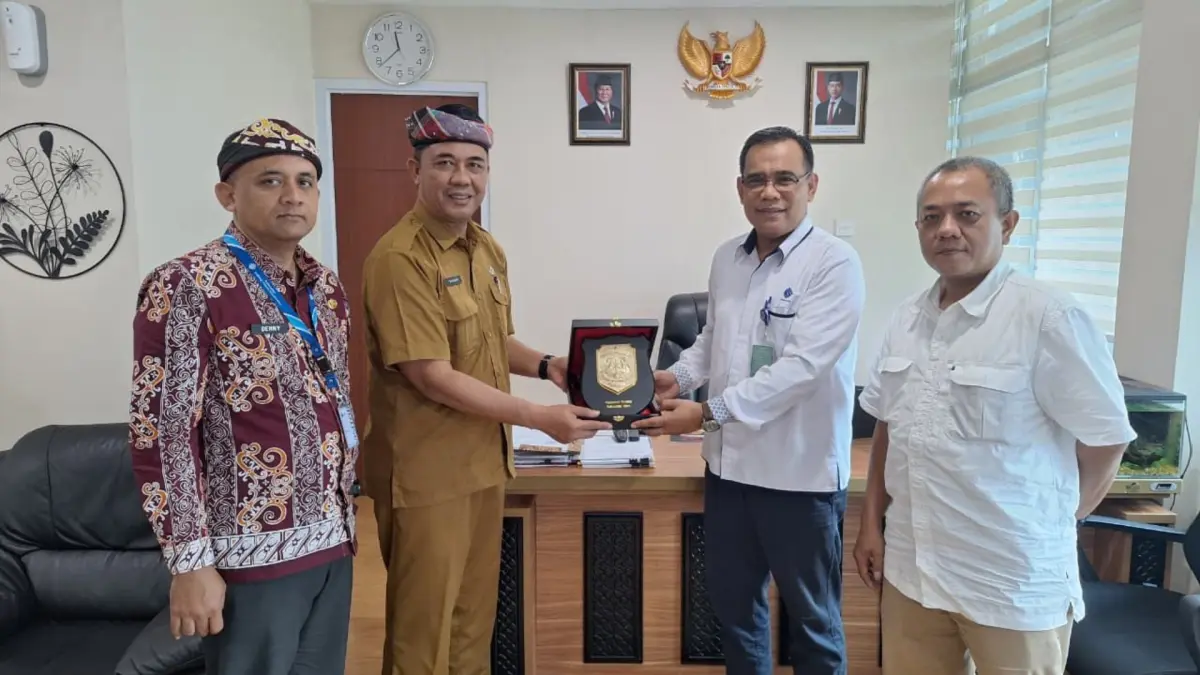 AUDIENSI: Pelaksana Tugas Kadisnakertrans Kaltara, Asnawi diterima beraudiensi dengan Direktur Bina Kelembagaan Vokasi Ditjen Pembinaan Pelatihan Vokasi dan Produktivitas, Kemenaker, Andri Susila di Gedung Vokasi Kemenaker RI, Jakarta, Senin (15/6) lalu.&nbsp; (DKISP KALTARA)
