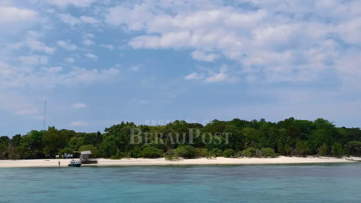 JAGA EKOSISTEM: Pengelolaan Pulau Balembangan, Maratua, dikerjasamakan dengan salah satu NGO yakni Yayasan Penyu Indonesia. (SENO/BP)