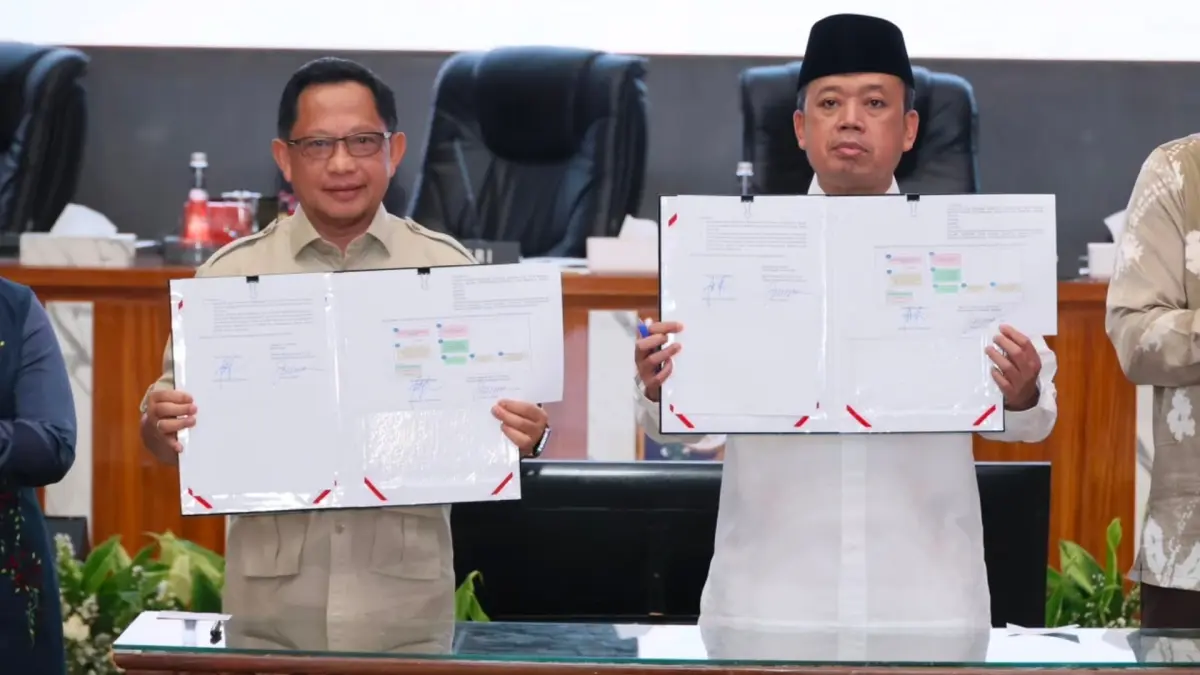 INTEGRASI LP2B: Menteri ATR/BPN Nusron Wahid bersama Mendagri Tito Karnavian menandatangani Surat Edaran Bersama untuk mempercepat integrasi LP2B ke dalam tata ruang daerah guna mendukung swasembada pangan dan pembangunan rumah nasional.