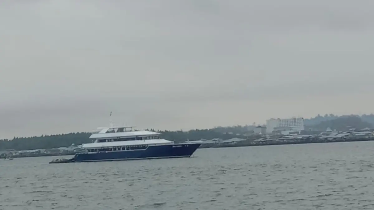 KAPAL LOB KANDAS: Sebuah kapal berjenis LOB dilaporkan kandas pada Jumat (19/6). Hal itu diduga menyebabkan kerusakan gugusan karang di kawasan perairan Maratua. (KECAMATAN MARATUA UNTUK BERAU POST)