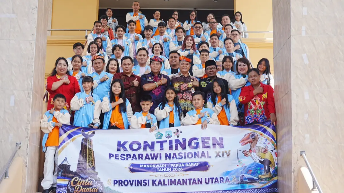 PELEPASAN: Gubernur Kaltara Zainal A. Paliwang, secara resmi melepas Kontingen Pesparawi Kaltara yang akan mengikuti Pesta Paduan Suara Gerejawi (Pesparawi) Nasional XIV Tahun 2026 di Manokwari, Papua Barat. (DKISP KALTARA)
