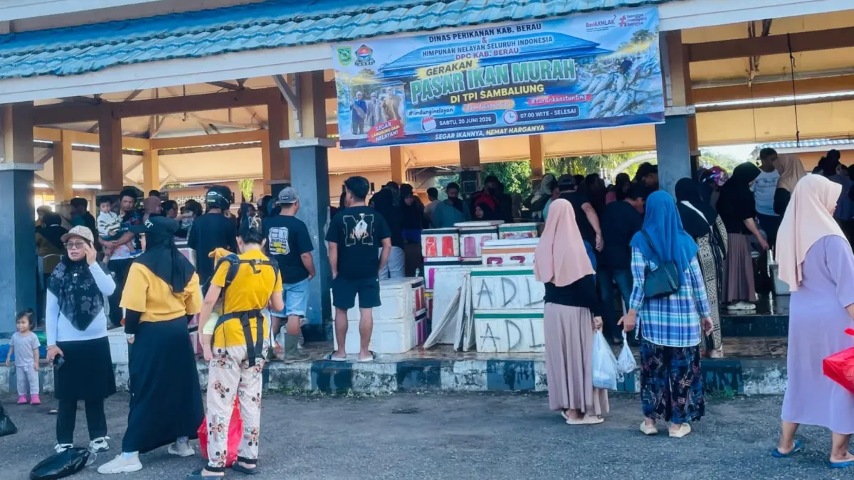 TEKAN HARGA: Pelaksanaan pasar ikan murah dilakukan untuk menekan inflasi harga dari komoditas ikan, serta memberikan akses ikan murah. (SENO/BP)