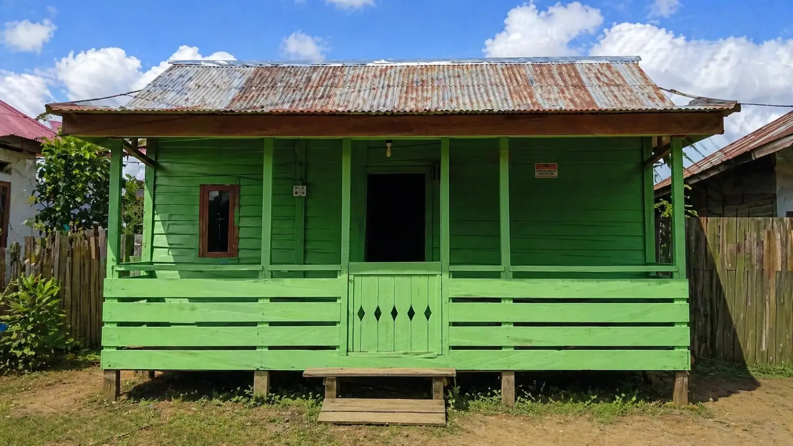 LAYAK HUNI: Dengan PONDASI rumah warga di area TAP yang sebelumnya kurang kayak, kini nyaman untuk dihuni. (NPN UNTUK BERAU POST)