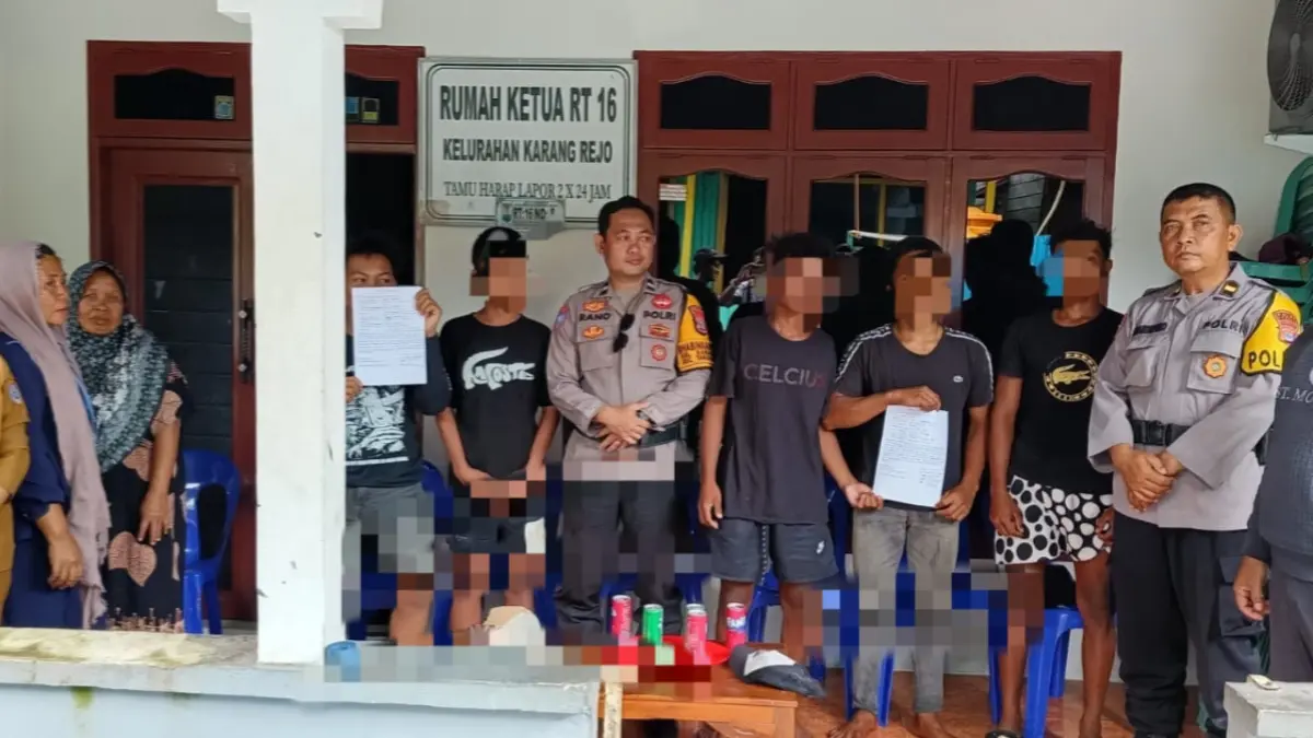PEMBINAAN: Polisi, kelurahan dan masyarakat melakukan pembinaan ke pelaku penyebar video menyerupai pocong. (POLRES TARAKAN UNTUK HRK)
