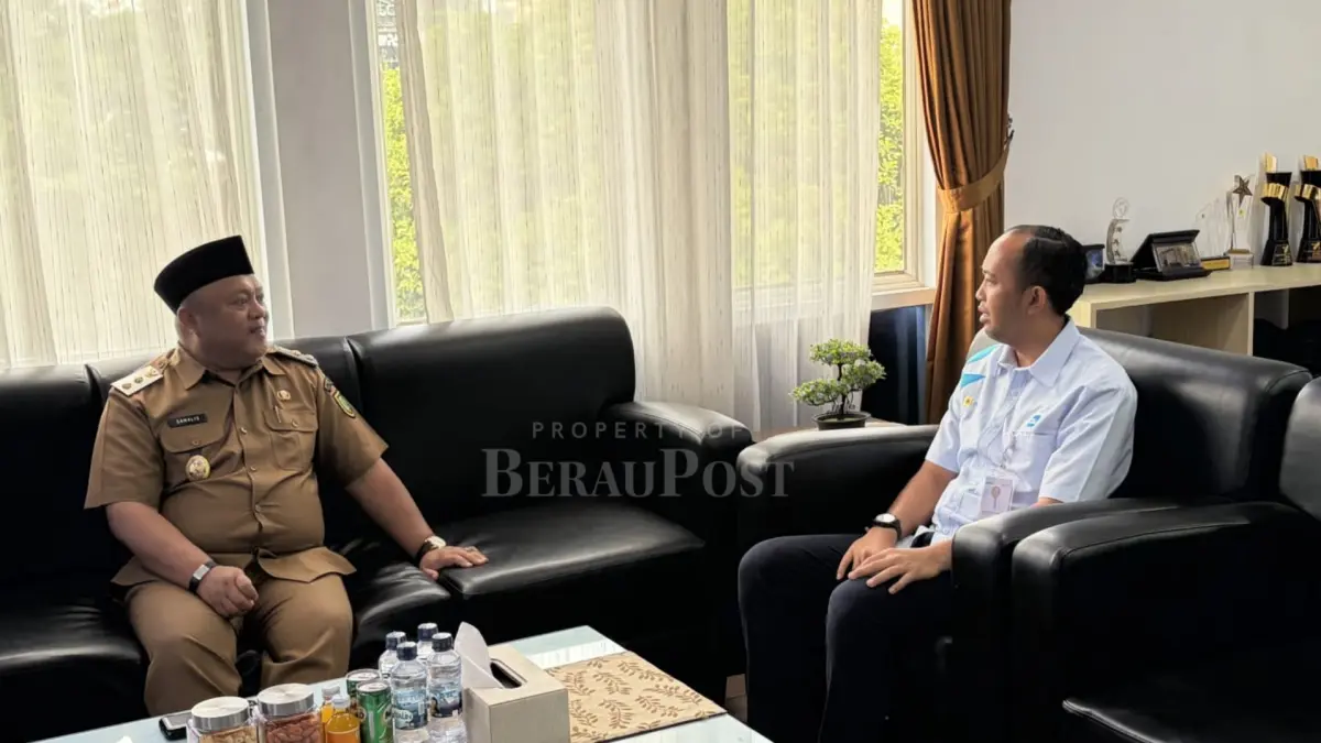 PLN: Wakil Bupati Berau, Gamalis, saat bersilaturahmi dengan PLN UP3 Berau untuk memperkuat sinergi dalam meningkatkan pelayanan kelistrikan di Berau. (IZZA/BP)