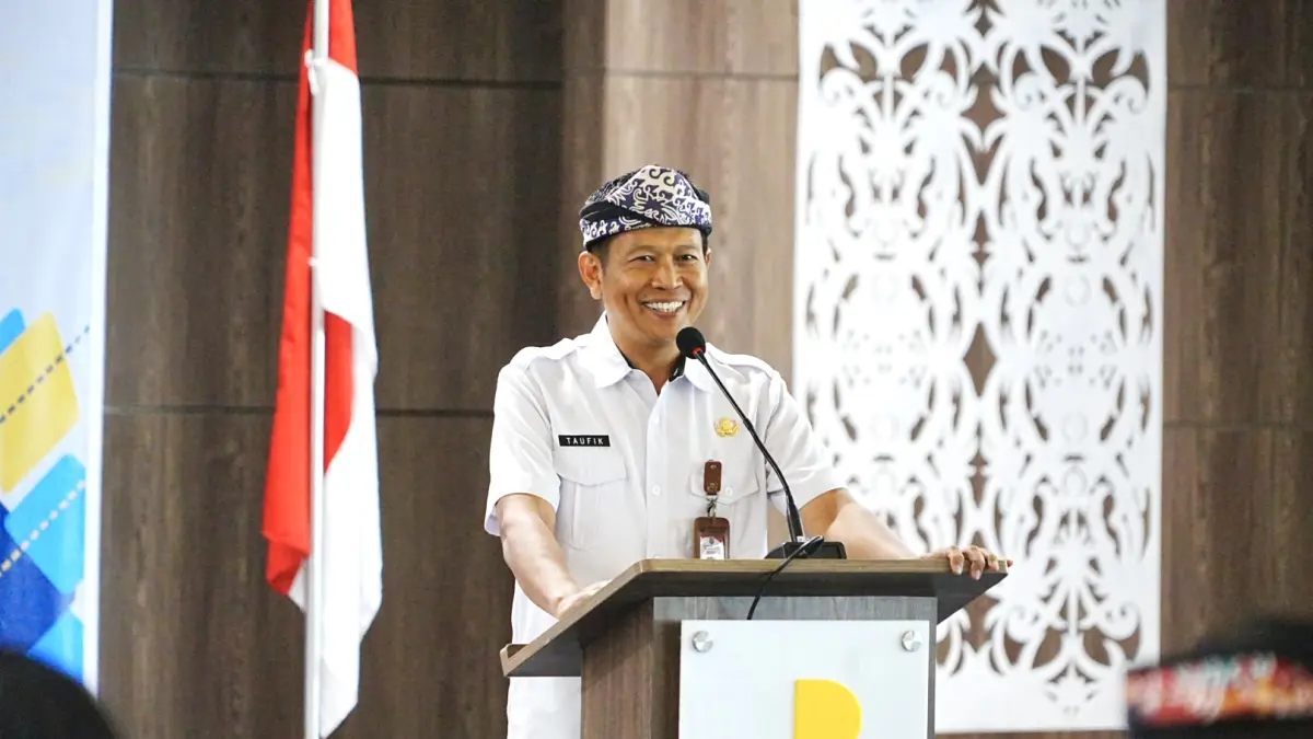 TERINTEGRASI: Asisten Bidang Administrasi Umum Setdaprov Kaltara, Taufik Hidayat,&nbsp; membuka Sosialisasi Surat Edaran Pembayaran Pengadaan Barang dan Jasa Melalui E-Katalog v6 dengan LS pada SP2D Online, di Gedung Kantor Bankaltimtara, Rabu (24/6). (DKISP KALTARA)