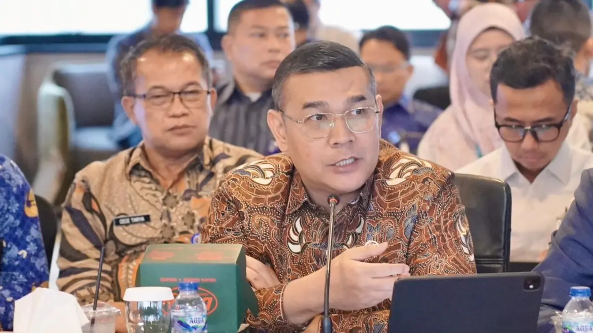 APRESIASI ASET: Gubernur DKI Jakarta, Pramono Anung, memberikan penghargaan kepada Kementerian ATR/BPN atas dedikasi dan percepatan pengamanan 499 sertipikat aset milik Pemprov DKI Jakarta senilai Rp22,25 triliun.
