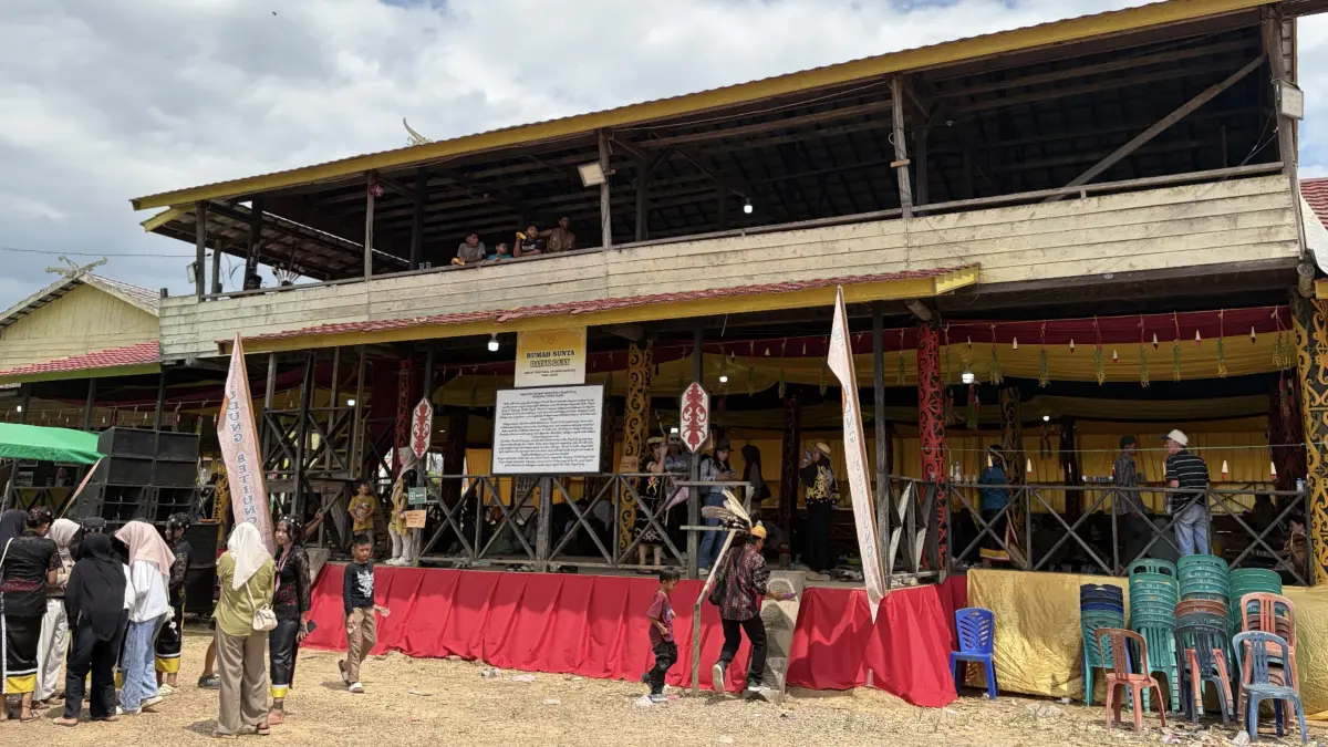 BUTUH PELEBARAN: Balai Adat Suku Dayak Ga