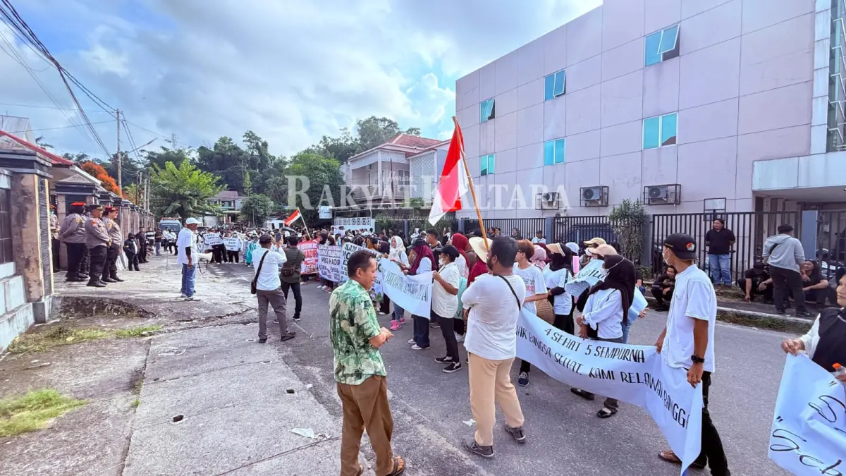 DUKUNG MBG: Aliansi Peduli Masyarakat Tarakan menyampaikan aspirasi dukungan program MBG, Kamis (25/6). (SEPTIAN ASMADI/HRK)