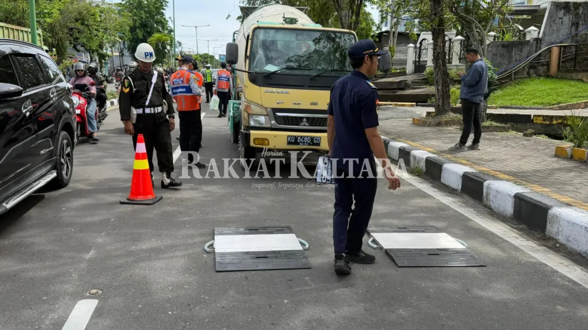 SOSIALISASI: Salah satu upaya Dishub Tarakan mengimba pengendara untuk uji KIR. (SEPTIAN ASMADI/HRK)