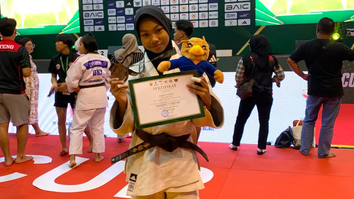 MEMBANGGAKAN: Satu atlet junior asal Berau mendapatkan medali perunggu di Kejurnas Kasad Cup. (GURUH SURYA UNTUK BERAU POST)