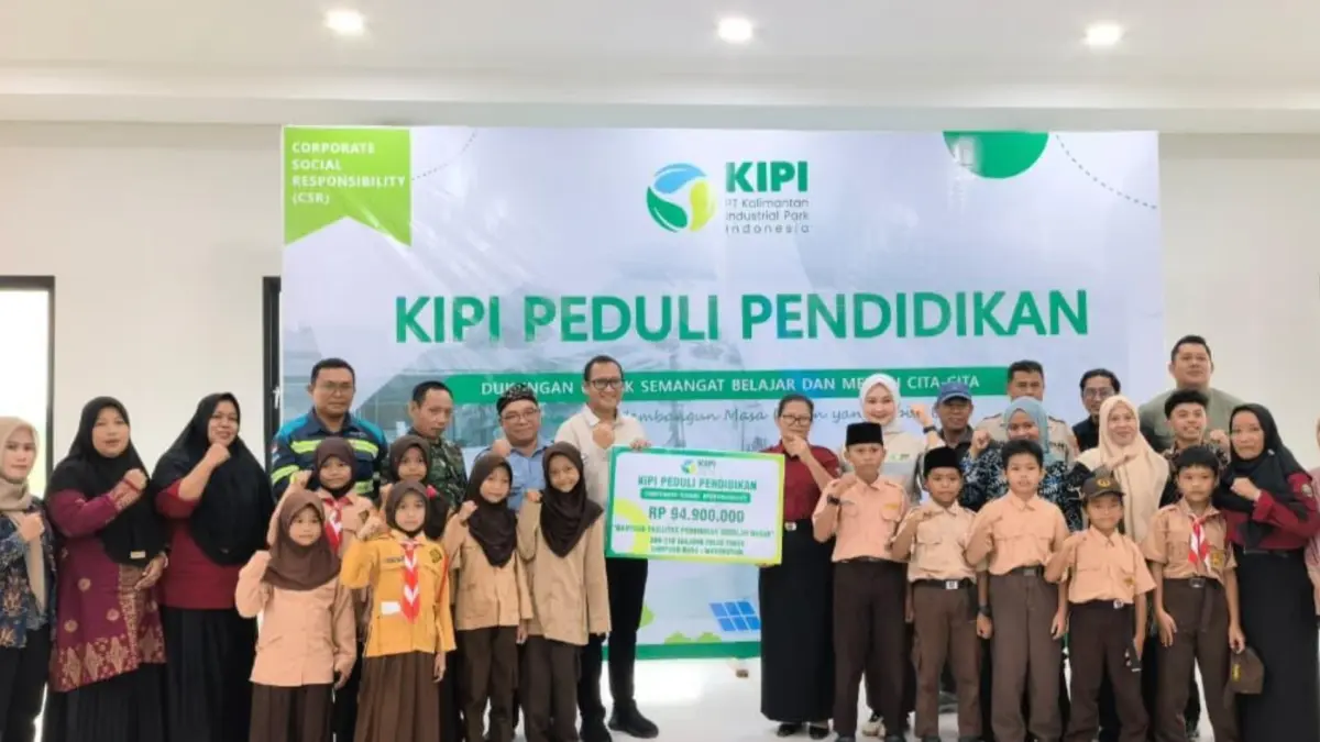 PEDULI PENDIDIKAN: PT KIPI menyalurkan bantuan renovasi halaman dan pembangunan perpustakaan untuk SDN 010 Kampung Baru, Bulungan, sebagai wujud komitmen CSR dalam menciptakan sarana belajar yang layak dan nyaman bagi siswa.