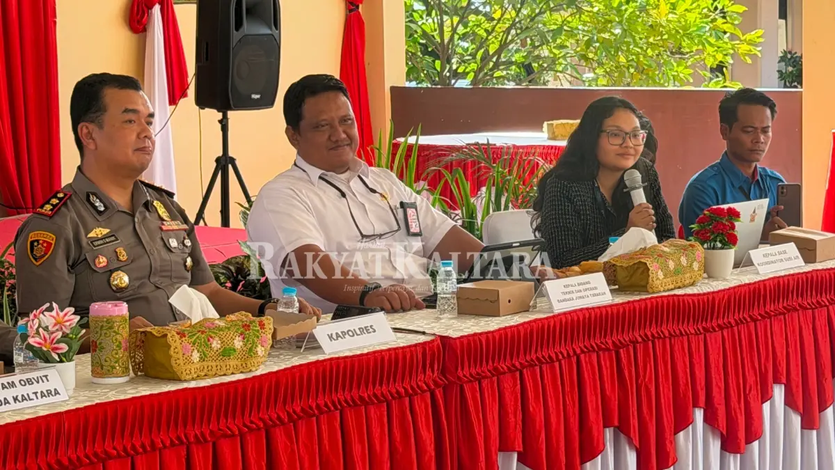 DISKUSI: Pihak Susi Air diskusi bersama instansi dan perwakilan masyarakat perbatasan di Polres Tarakan, Senin (29/6). (SEPTIAN ASMADI/HRK)