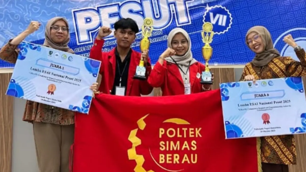 RAIH PRESTASI: Mahasiswa Poltek Sinar Mas Berau Coal Naafi Nur Hadhi Rivansyah memiliki sejumlah prestasi membanggakan untuk Kabupaten Berau. (PT BERAU COAL UNTUK BERAU POST)