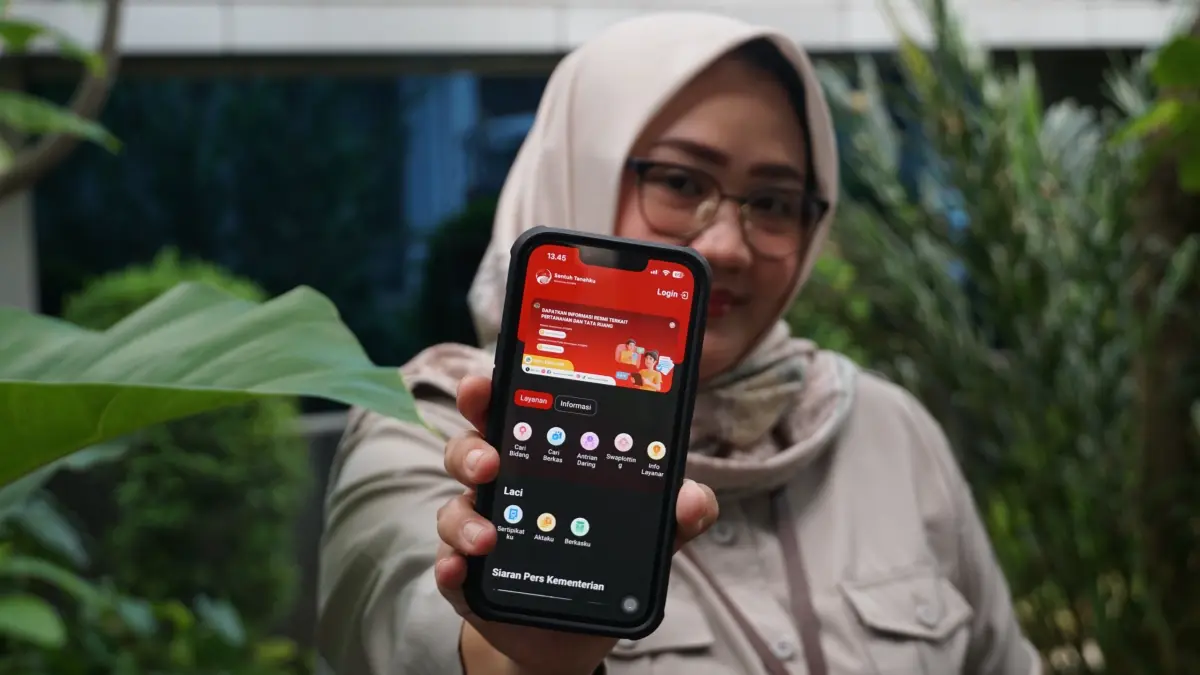ANTREAN DARING: Melalui aplikasi Sentuh Tanahku, masyarakat kini dapat memesan nomor antrean layanan pertanahan secara online hingga tujuh hari sebelumnya, sehingga proses kunjungan ke Kantor Pertanahan menjadi lebih praktis, efisien, dan terukur.