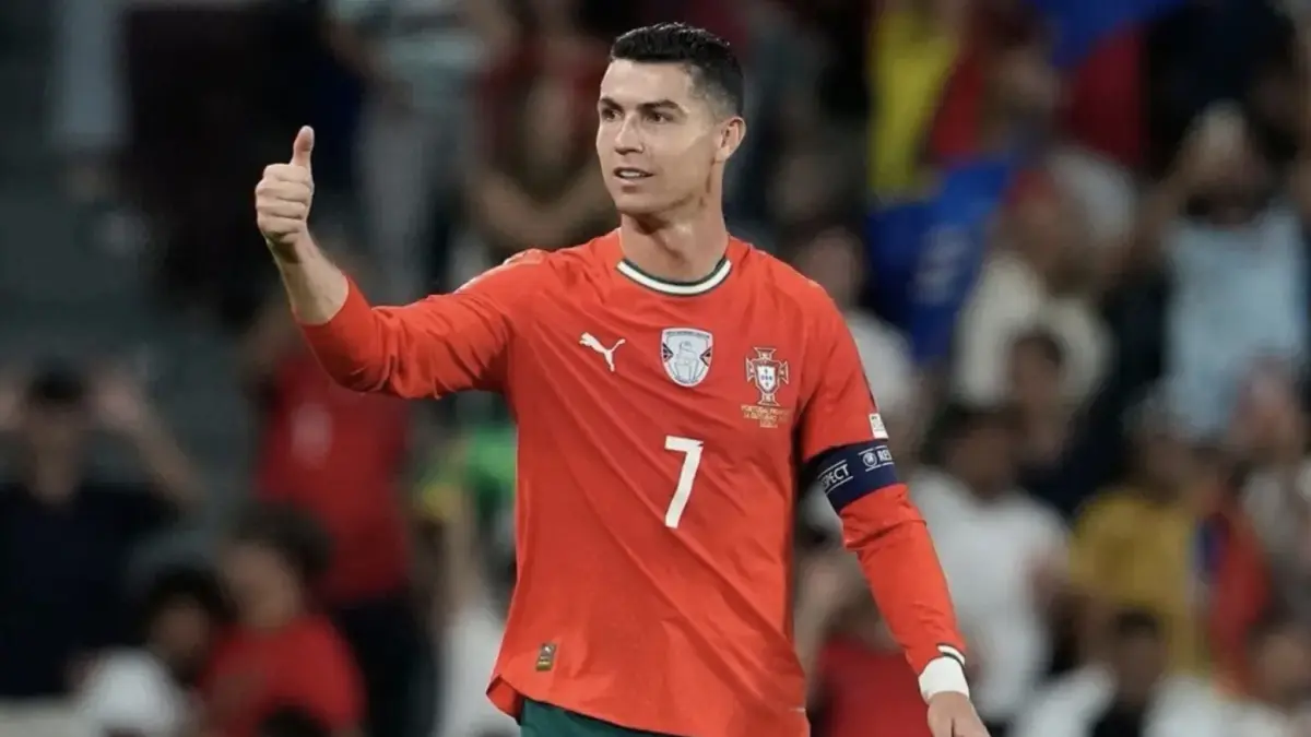 Cristiano Ronaldo memimpin Portugal menghadapi Spanyol pada babak 16 besar Piala Dunia 2026. Derby Iberia diprediksi menjadi salah satu laga paling panas di fase gugur. (AP/Armando Franca)