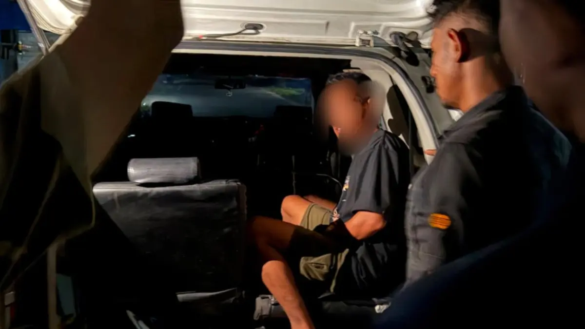 PENGANIAYAAN: Terduga pelaku penganiayaan diamankan personel Unit Satreskrim Polres Tarakan, Minggu (5/7). (SEPTIAN ASMADI/HRK)