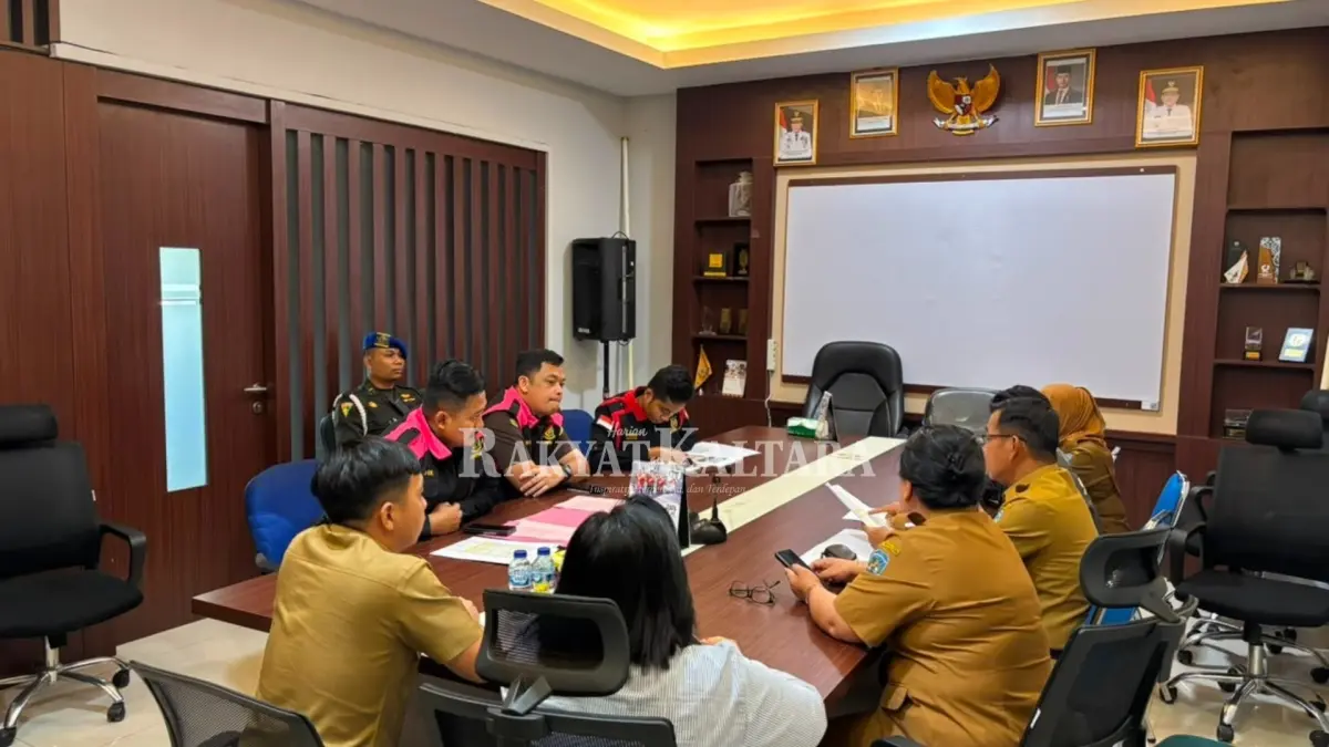 PENDALAMAN PENYIDIKAN: Tim Pidsus Kejari Bulungan menggeledah Kantor Dispar Kaltara dan menyita 20 bundel dokumen terkait dugaan tindak pidana korupsi dalam penyelenggaraan Benuanta Fest 2K25. (FAISAL/HRK)