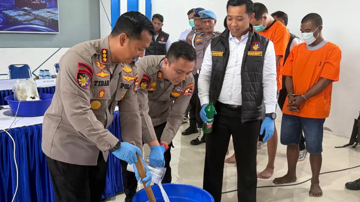 MEMBUAHKAN HASIL: Patroli KP Balam bersama Ditpolairud Polda Kaltara berhasil mengungkap peredaran narkotika belum lama ini. (HRK)