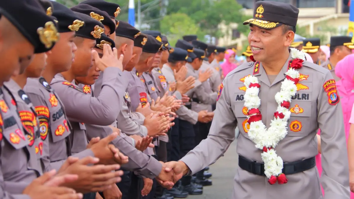 PROSESI PENYAMBUTAN: Kapolda Kaltara yang baru Irjen Pol Agus Wijayanto resmi mengawali pengabdiannya di Bumi Benuanta sebagai pimpinan Polda Kaltara. (POLDA KALTARA)