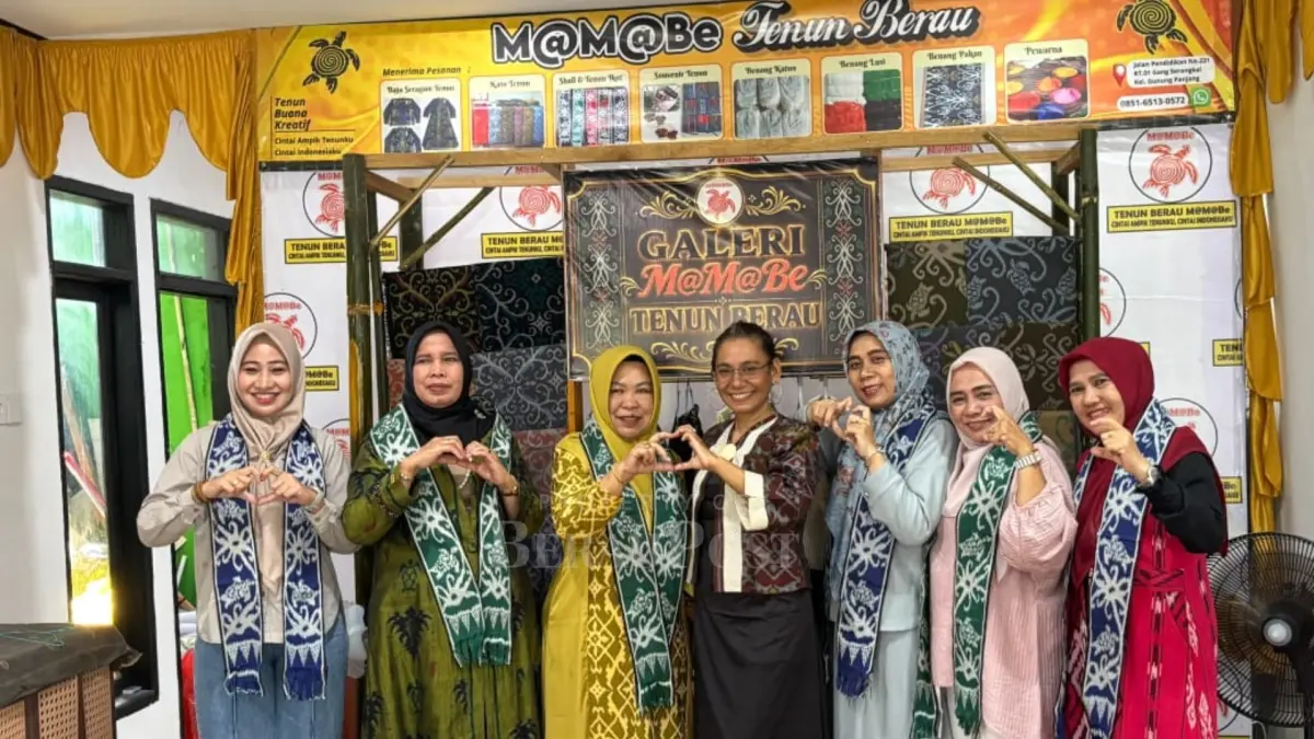 LESTARIKAN TENUN: Rumah Tenun Mamabe resmi membuka galeri di Gang Muslimin Jalan Pemuda, Tanjung Redeb, Sabtu (11/7). (IZZA/BP)