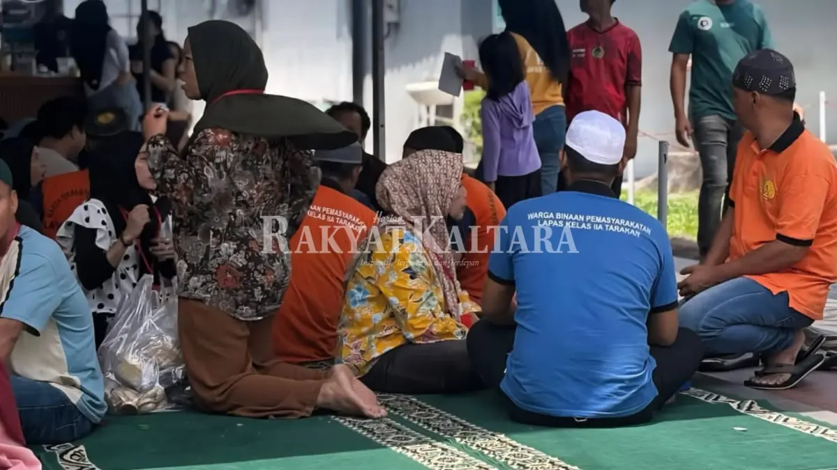 NARAPIDANA: Kehadiran keluarga perkuat motivasi warga binaan menjalani masa pidana di dalam lapas, Rabu (15/7). (SEPTIAN ASMADI/HRK)