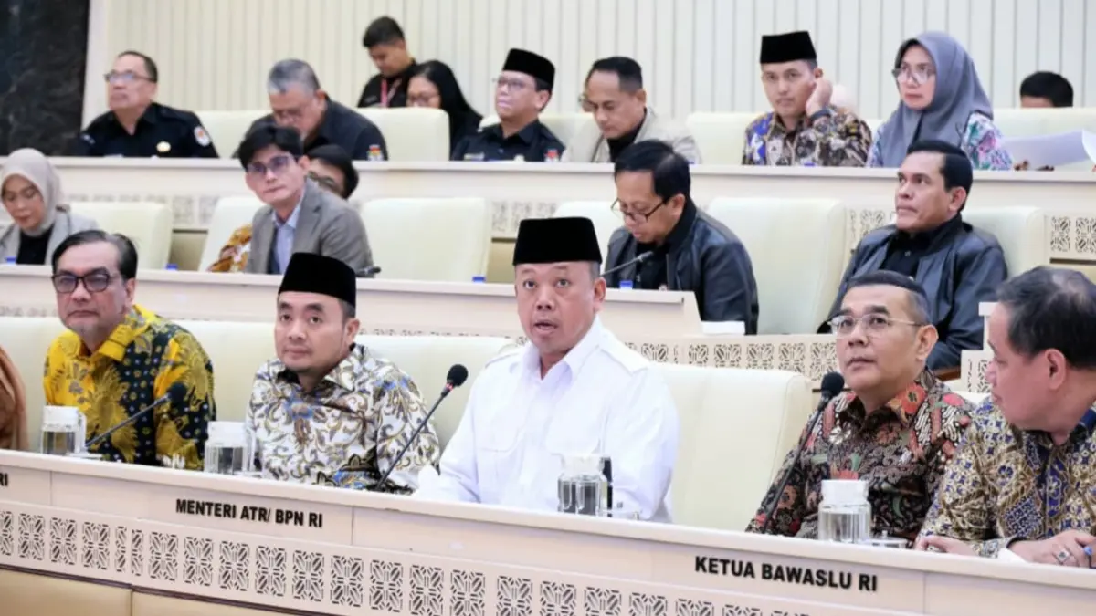 LAPORAN REALISASI ANGGARAN: Menteri ATR/Kepala BPN, Nusron Wahid, memaparkan realisasi anggaran tahun 2025 sebesar 95,73% di hadapan Komisi II DPR RI, menekankan komitmen kementerian dalam pengelolaan keuangan negara yang transparan, akuntabel, dan berdampak langsung bagi masyarakat.