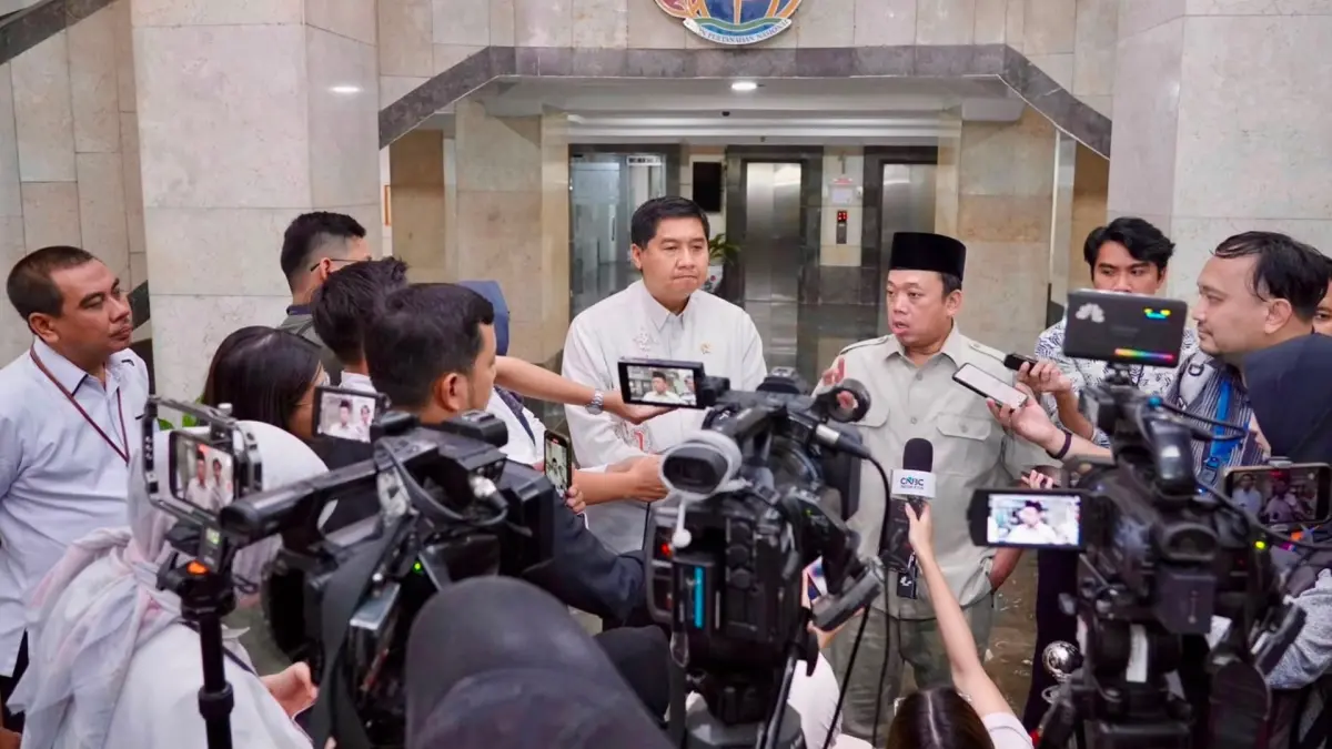SERTIPIKASI GRATIS MBR: Menteri ATR/Kepala BPN, Nusron Wahid, bersama Menteri PKP, Maruarar Sirait, meluncurkan program sertipikasi tanah gratis bagi Masyarakat Berpenghasilan Rendah (MBR) sebagai langkah nyata pemerintah memberikan kepastian hukum atas tanah dan mendukung suksesnya program Tiga Juta Rumah.