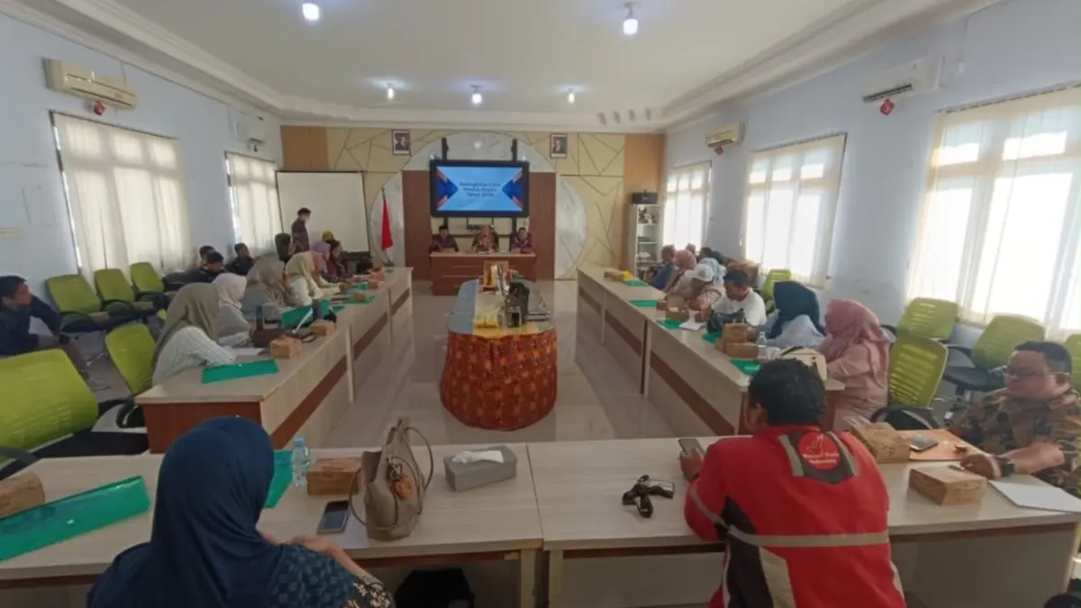 PERKUAT UMKM: Pelatihan peningkatan citra produk ekspor yang diikuti 25 pelaku UMKM serta IKM di Tanjung Redeb. (SENO/BP)