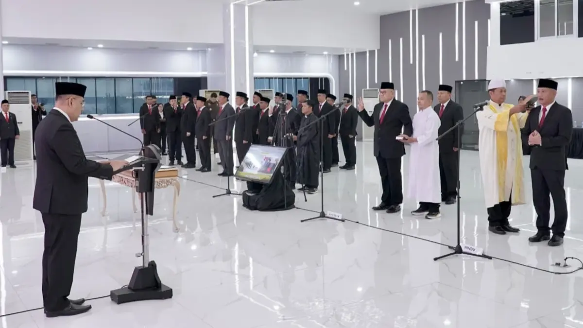 REFORMASI SDM: Wamen ATR/Waka BPN, Ossy Dermawan, melantik 78 pejabat struktural di lingkungan Kementerian ATR/BPN, menekankan pentingnya rotasi dan promosi berbasis sistem untuk membentuk birokrat yang profesional, adaptif, serta berintegritas tinggi dalam melayani masyarakat.