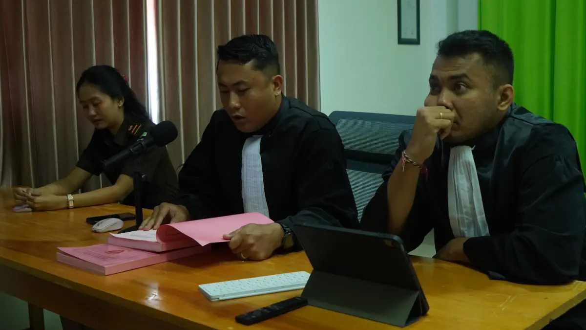 PEMBACAAN TUNTUTAN: Tim JPU saat membacakan tuntutan dalam sidang virtual dugaan penyelewengan KUR fiktif, kemarin. (SENO/BP)