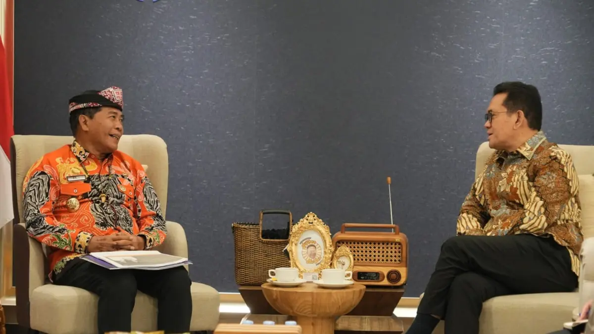 AUDIENSI: Gubernur Kaltara, Zainal A. Paliwang, melakukan audiensi dengan Menteri Perdagangan Republik Indonesia (RI), Budi Santoso di Kantor Kementerian Perdagangan RI, Selasa (21/7). (DKISP KALTARA)
