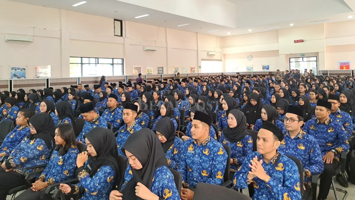 EDARAN: BKPSDM Berau segera menerbitkan surat edaran yang mengatur ASN tidak diperkenankan melakukan siaran langsung di media sosial selama jam kerja. (SENO/BP)